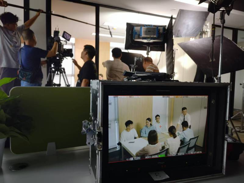 申扎县TVC拍摄公司：科技产品视觉化大师，诠释未来感与功能美学